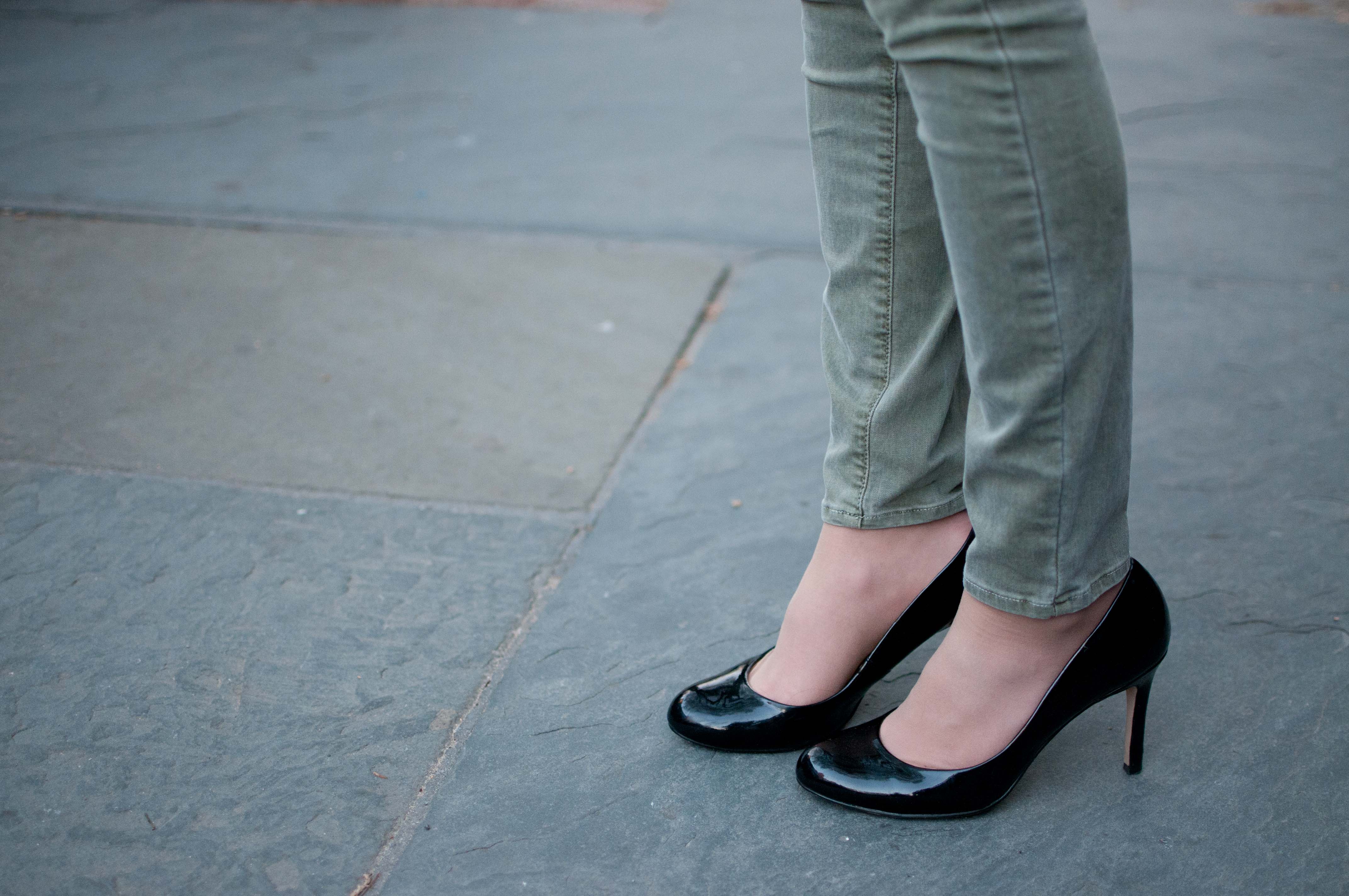 Neon T-shirts, Olive Skinnies and Black Pumps: To Brooklyn We Go?