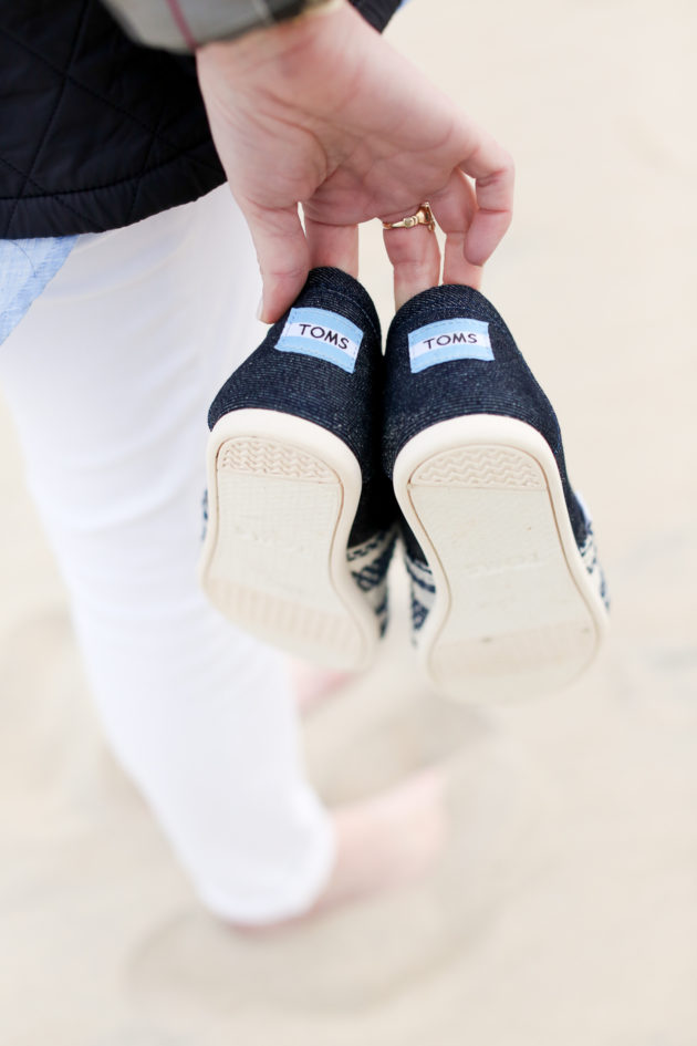 toms navy canvas women's classics