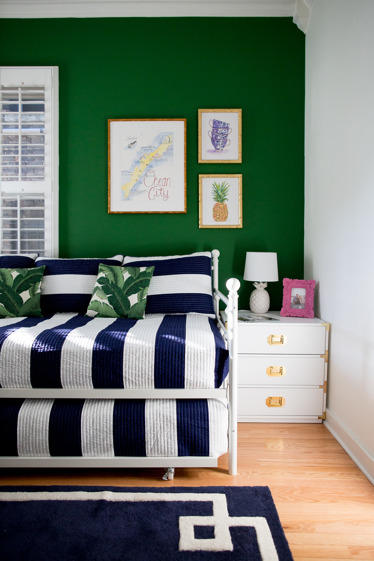 https://kellyinthecity.s3.amazonaws.com/wp-content/uploads/2016/09/Preppy-green-walls-gold-frames-29.jpg