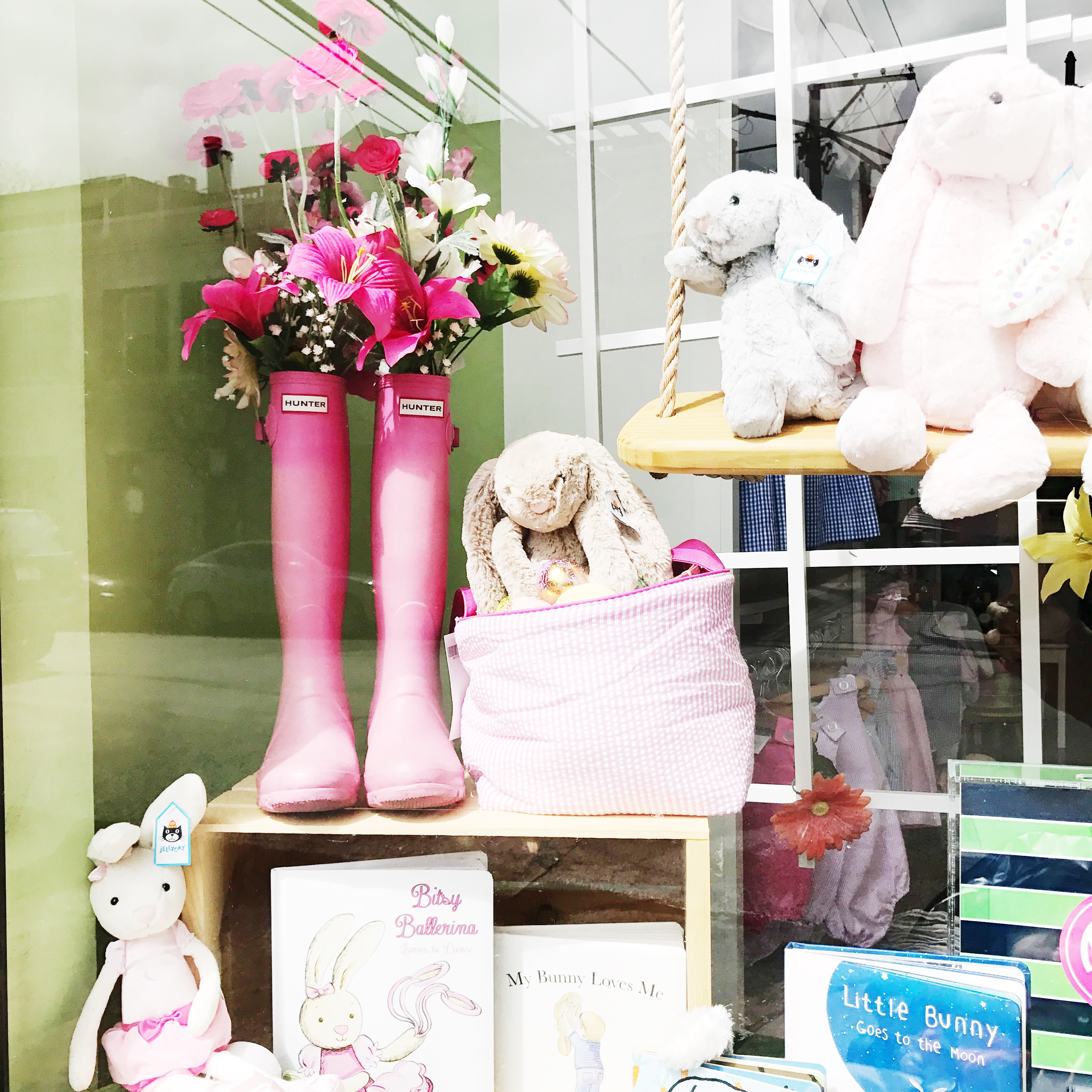 Monograms on Webster has been killin' it with their window displays lately. So sweet!