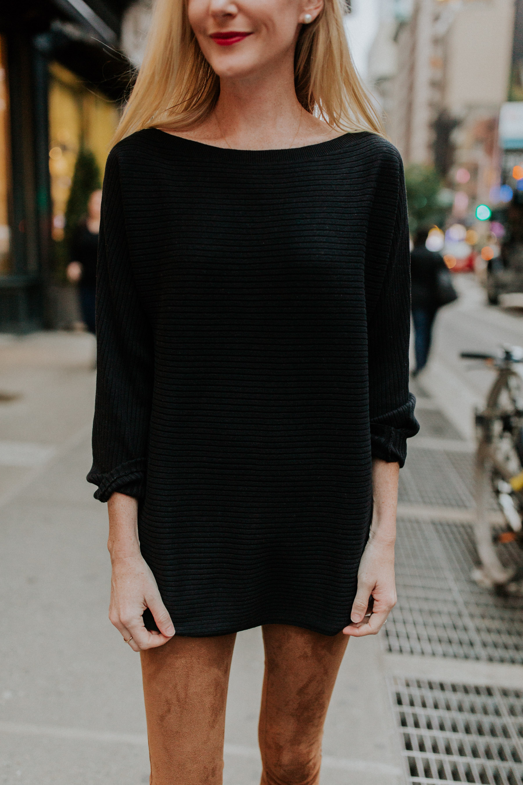 Hello from New York Outfit - Black long sleeve sweater