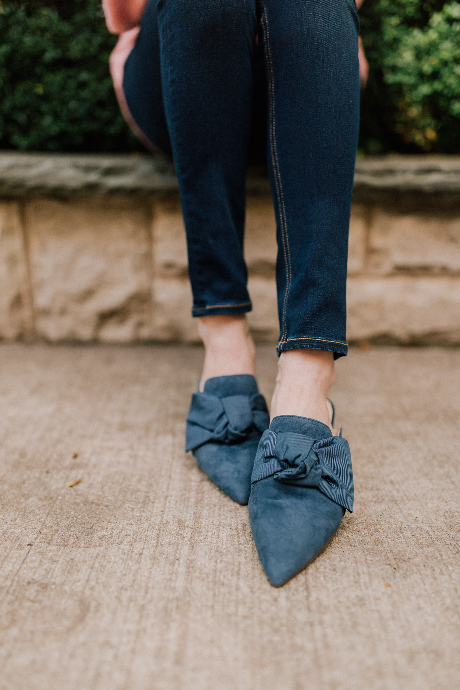 LOUISE ET CIE NAVY BLUE SUEDE HEELS SIZE 7,5 US