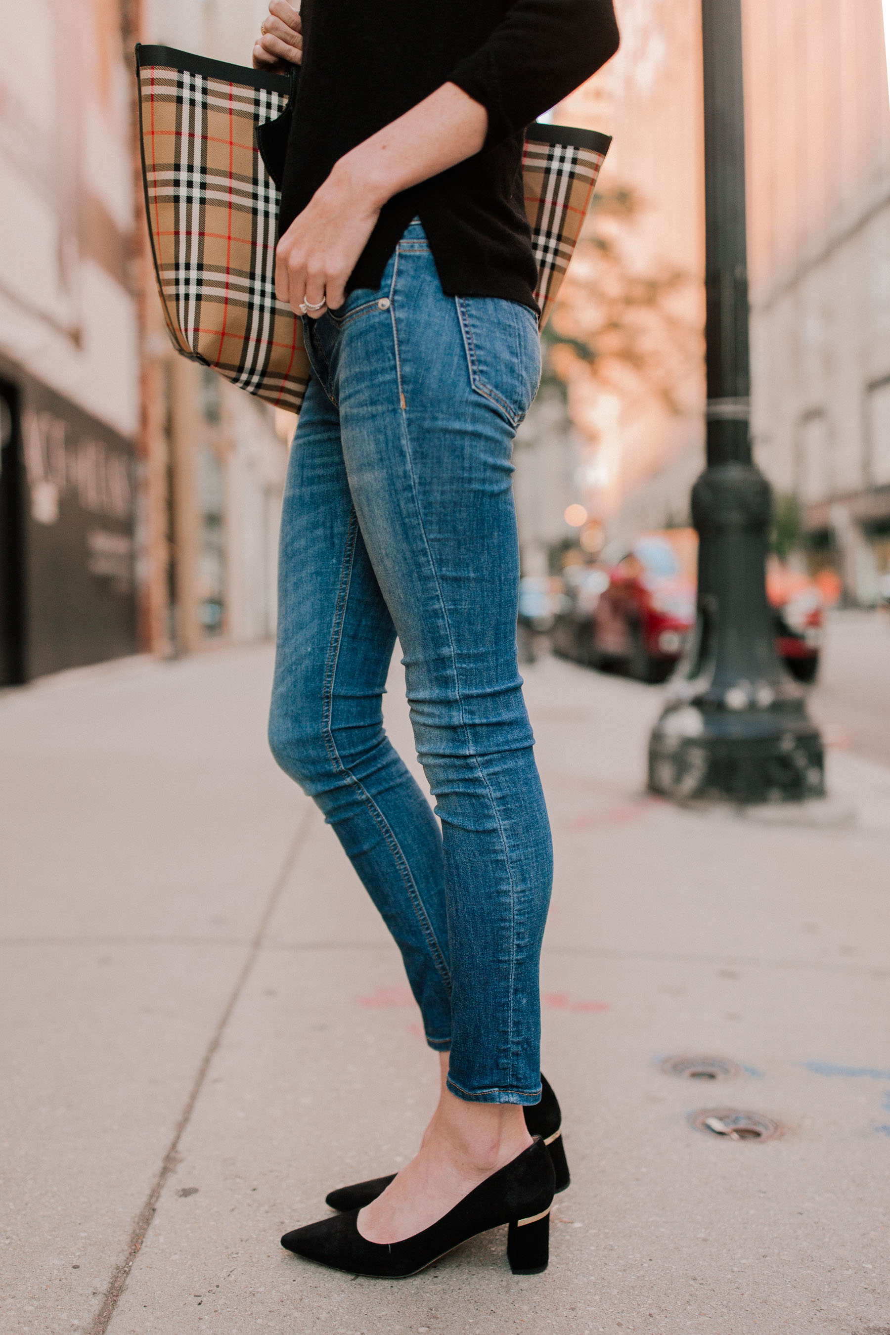 Rag & Bone Jeans / Kate Spade Pumps / Burberry Tote / Black Cashmere Sweater - Kelly in the City
