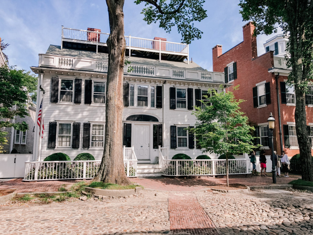 Nantucket House Tour by Kelly Larkin | Kelly in the City