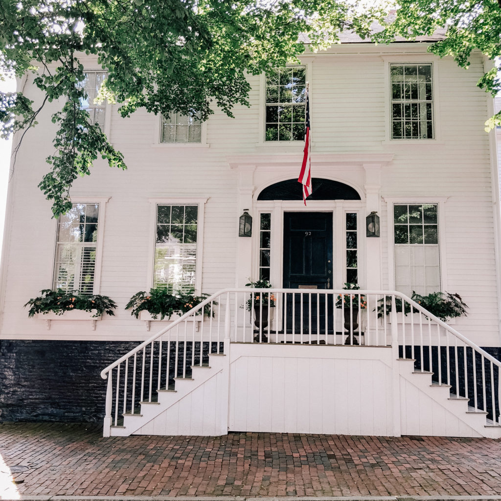 Nantucket House Tour by Kelly Larkin | Kelly in the City