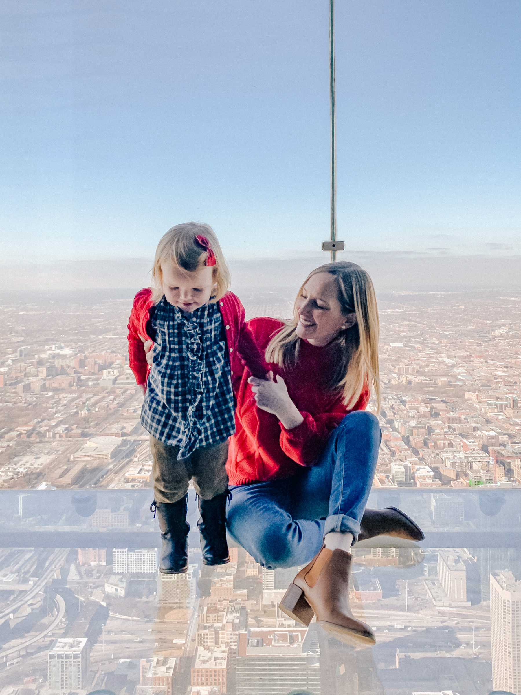 Meeting Santa on the Willis Tower Skydeck - Kelly in the City