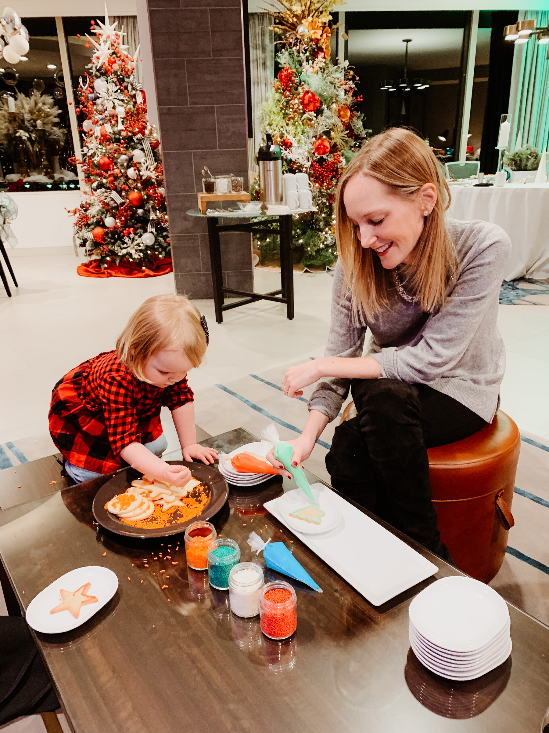 SWISSÔTEL CHICAGO THE SANTA SUITE - Cooking Decorating - Kelly in the City