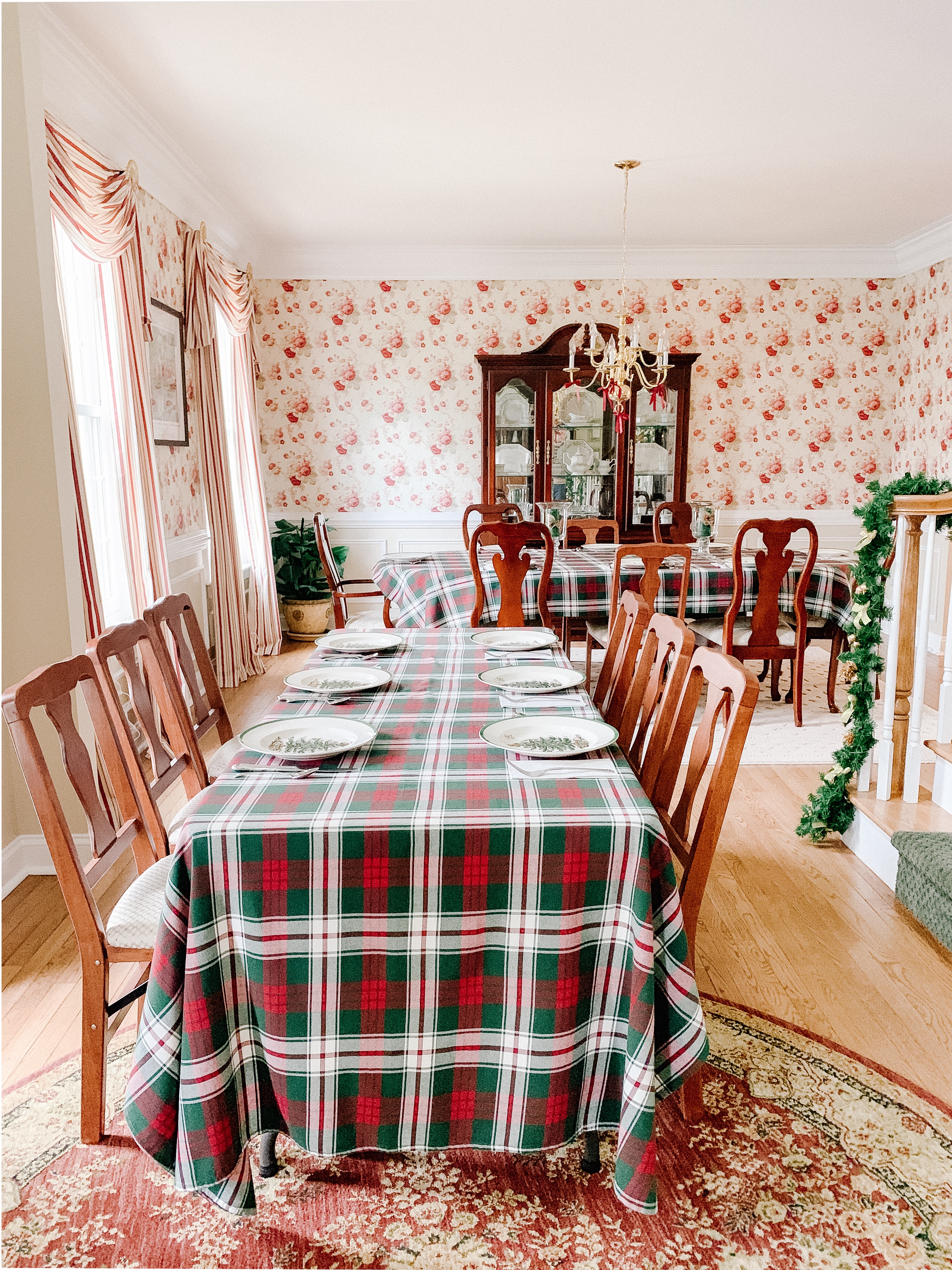 Can we just talk about how beautifully Mom decorated the dining room area for the parties?! So elegant and timeless.