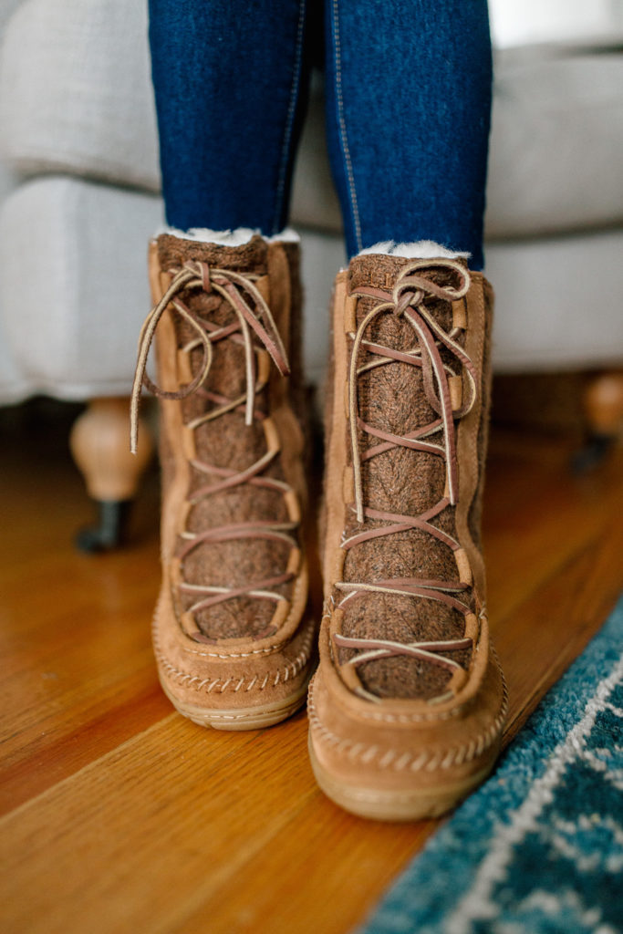 Madewell Sunday Shirt & Cozy Outfit - Kelly in the City