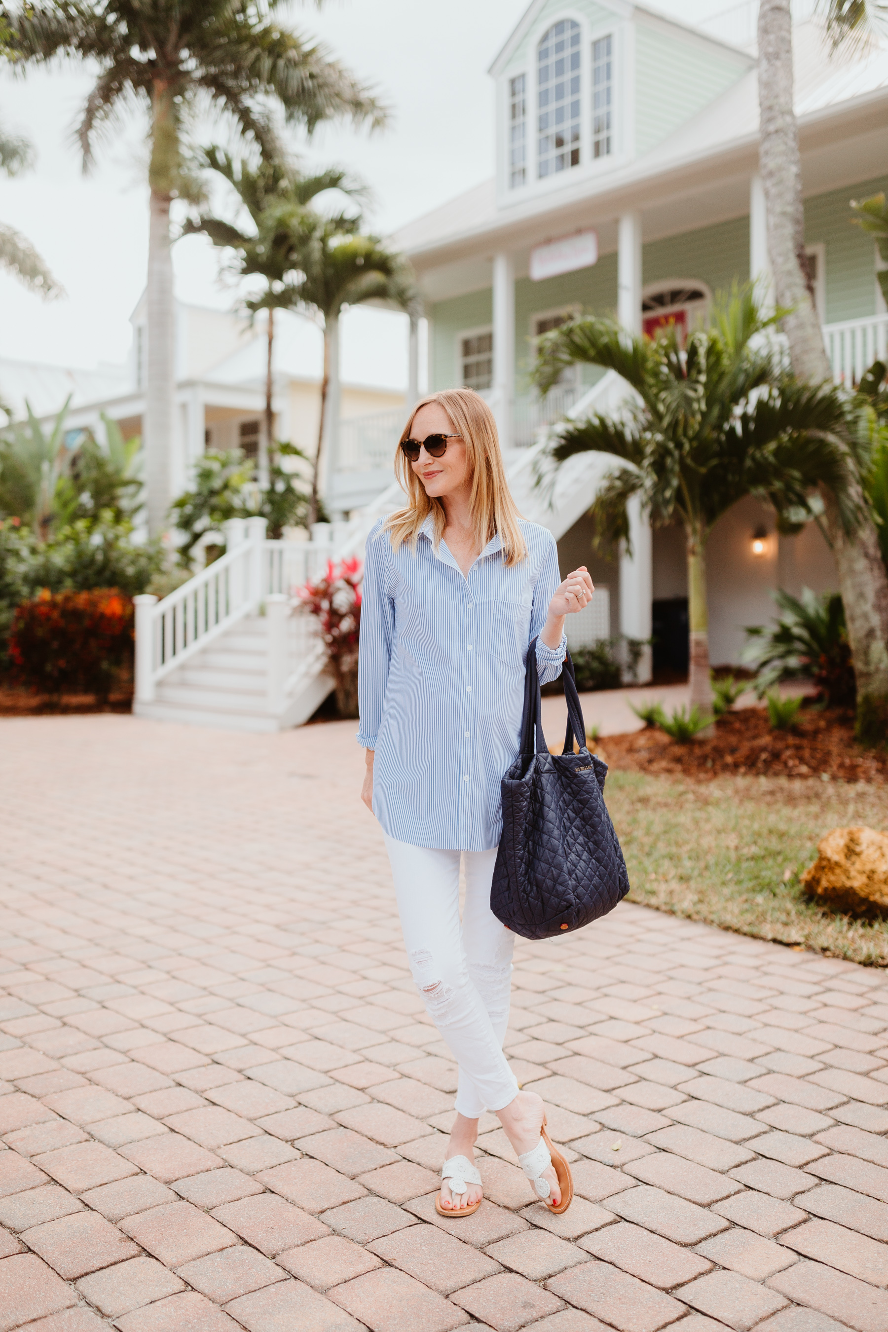 LYSS Schiffer Shirt Preppy Travel Outfit Kelly in the City