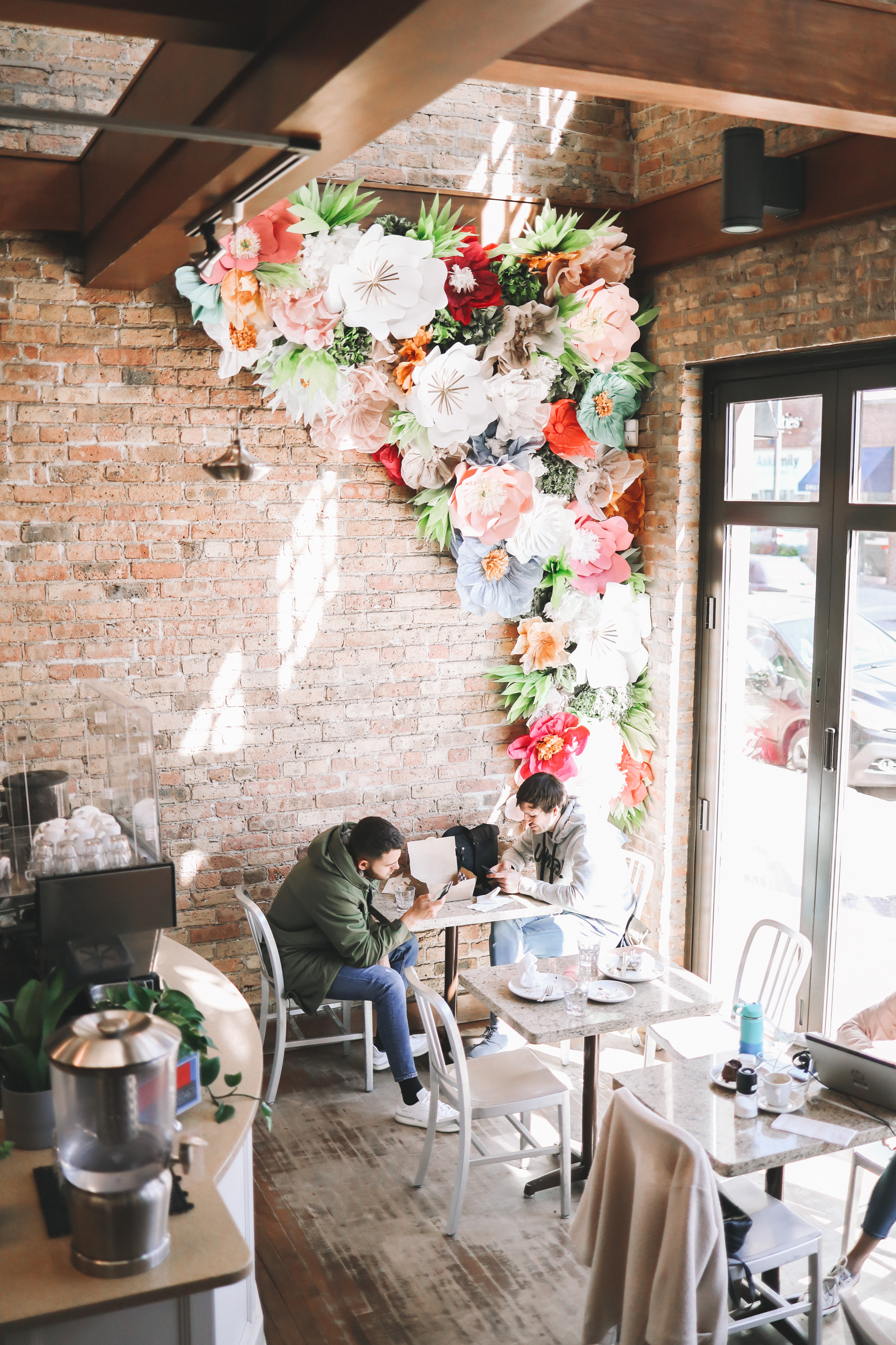 Coffee Shop in Lincoln Park, Chicago.