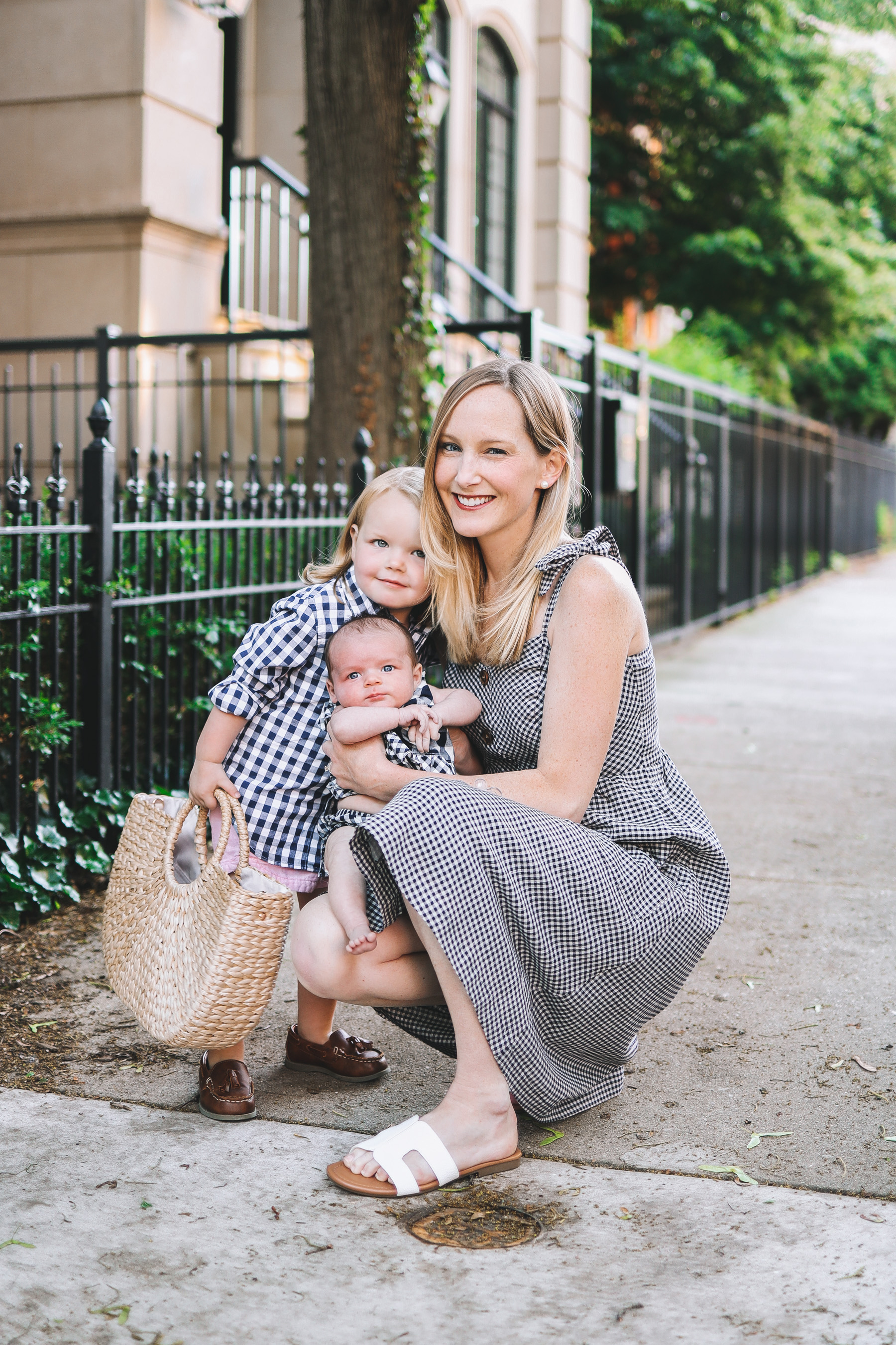 kelly larkin with her daughters 