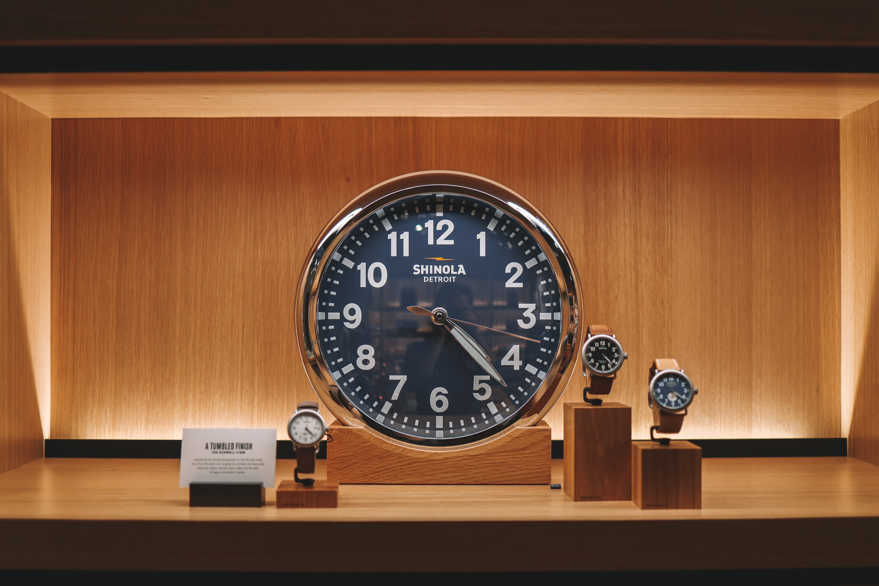 Shinola runwell hot sale desk clock