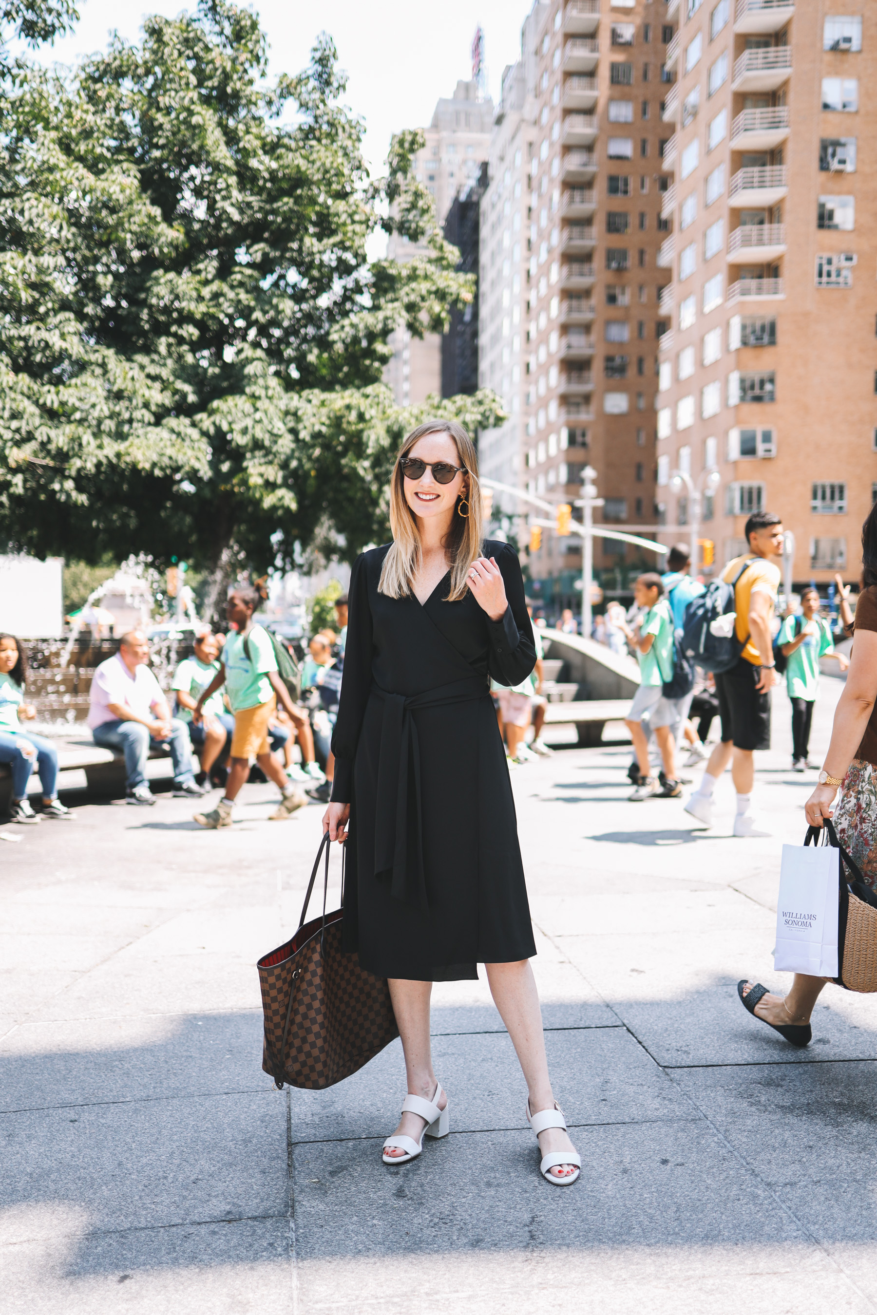 Kelly smiles on a crowded NYC park 