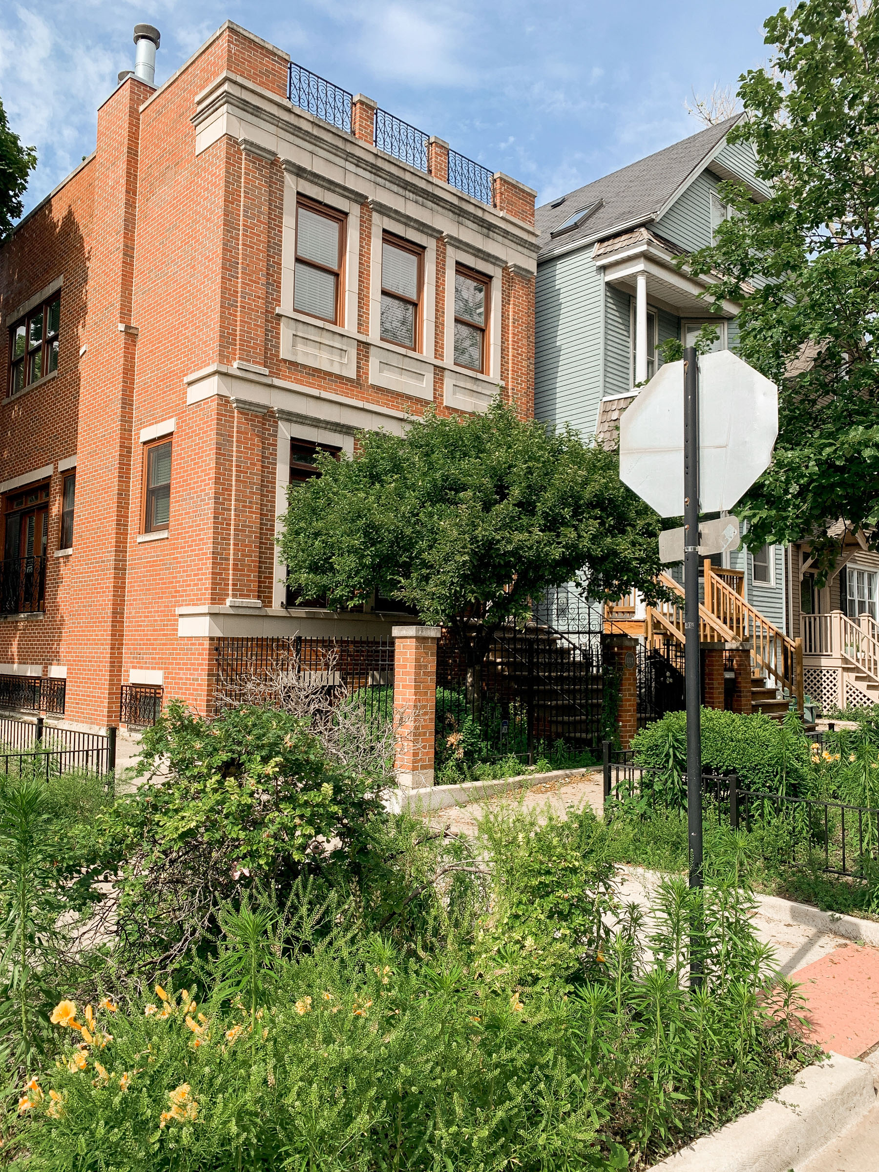 The quaint rowhouse in the best location