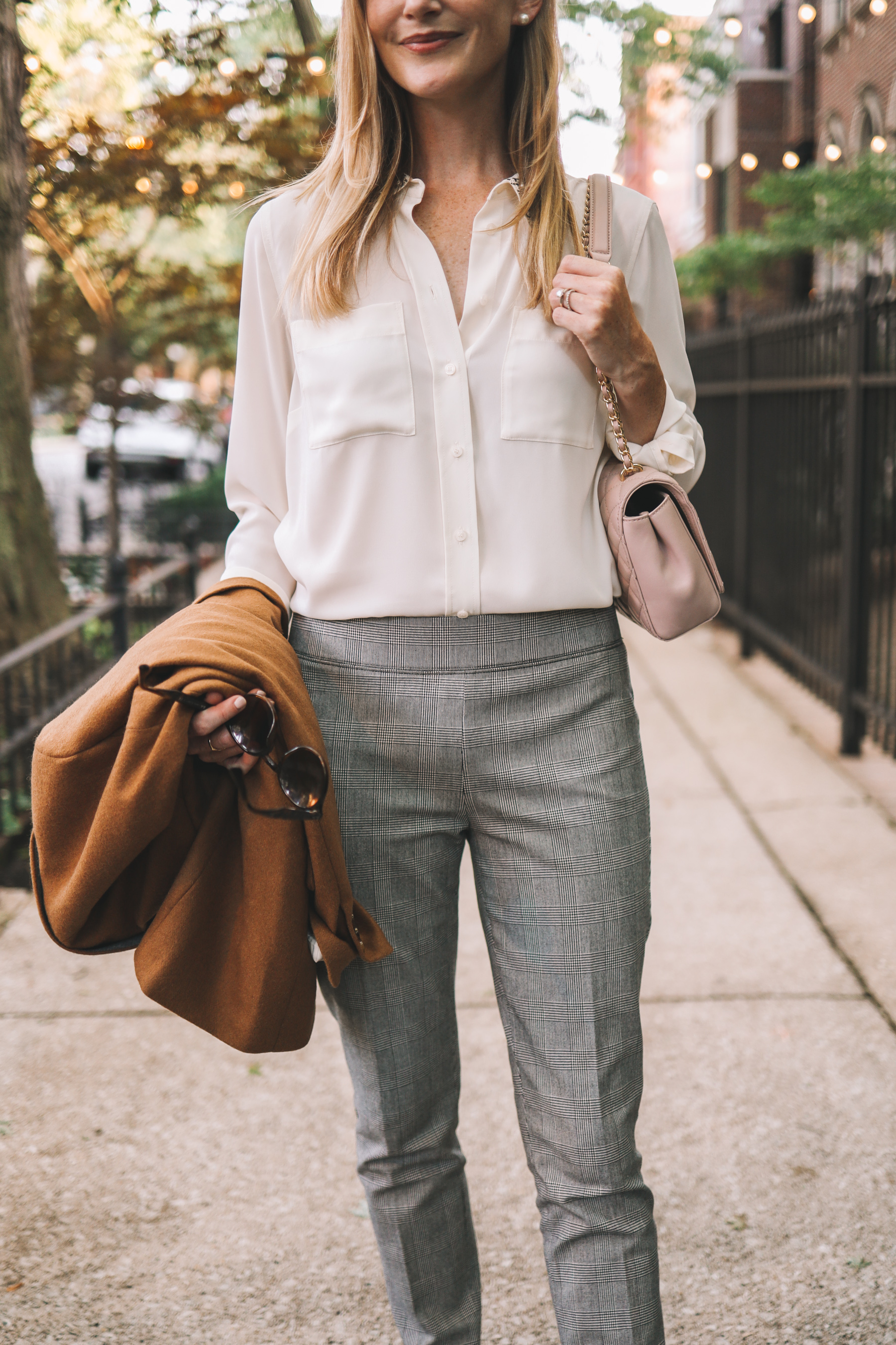 a pink bag does well with this outfit for fall