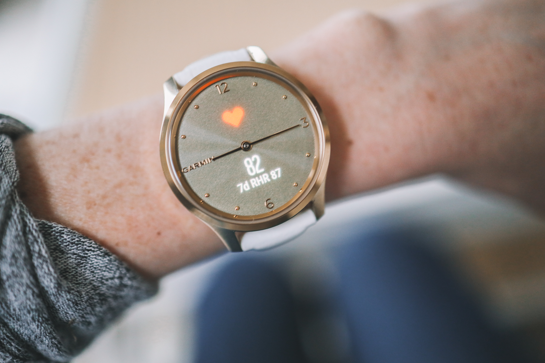 Garmin Vívomove Luxe: Do You Use a Smartwatch? | Kelly in the City