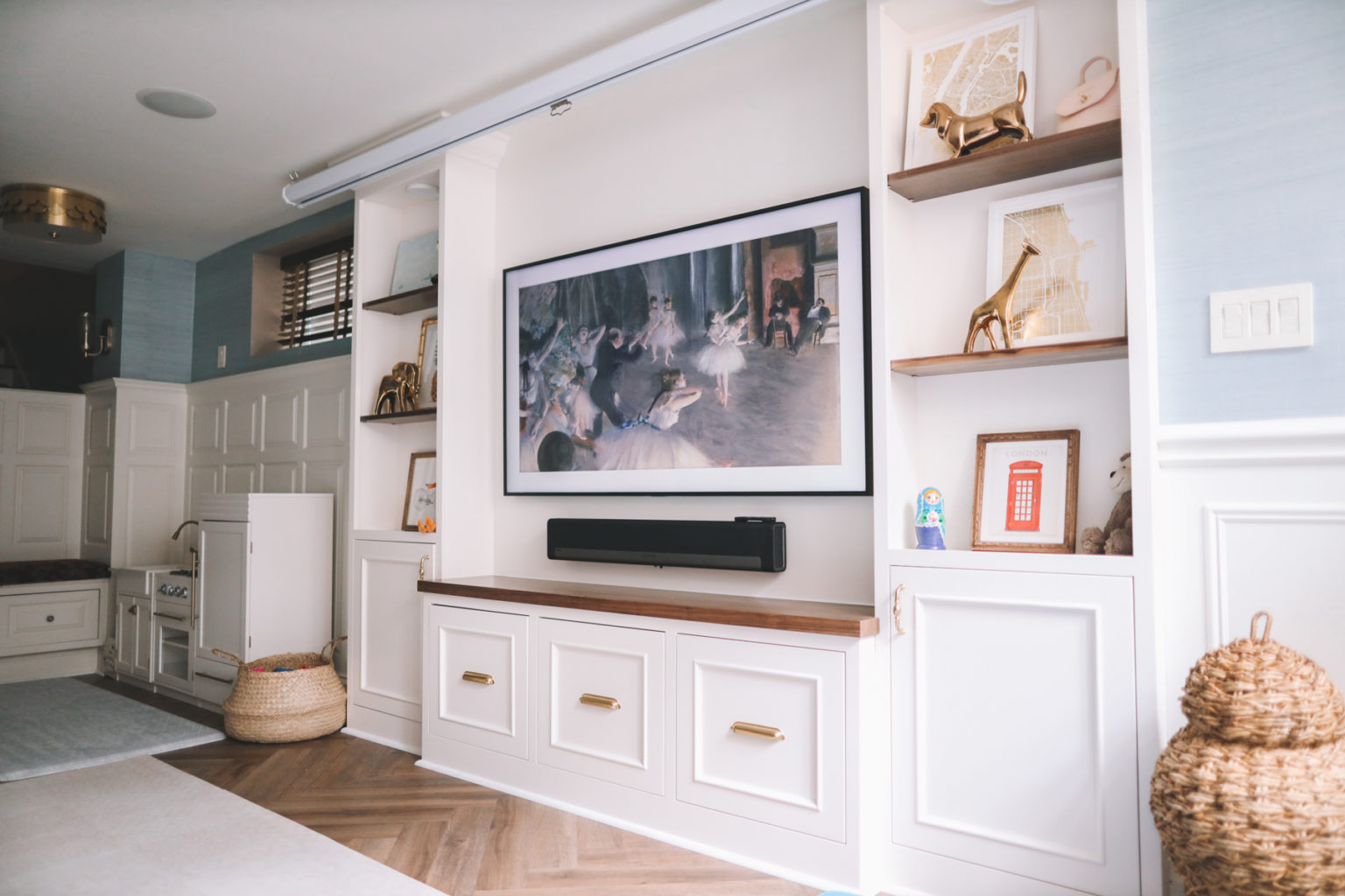 Samsung Frame TV Review by Mitch Kelly in the City