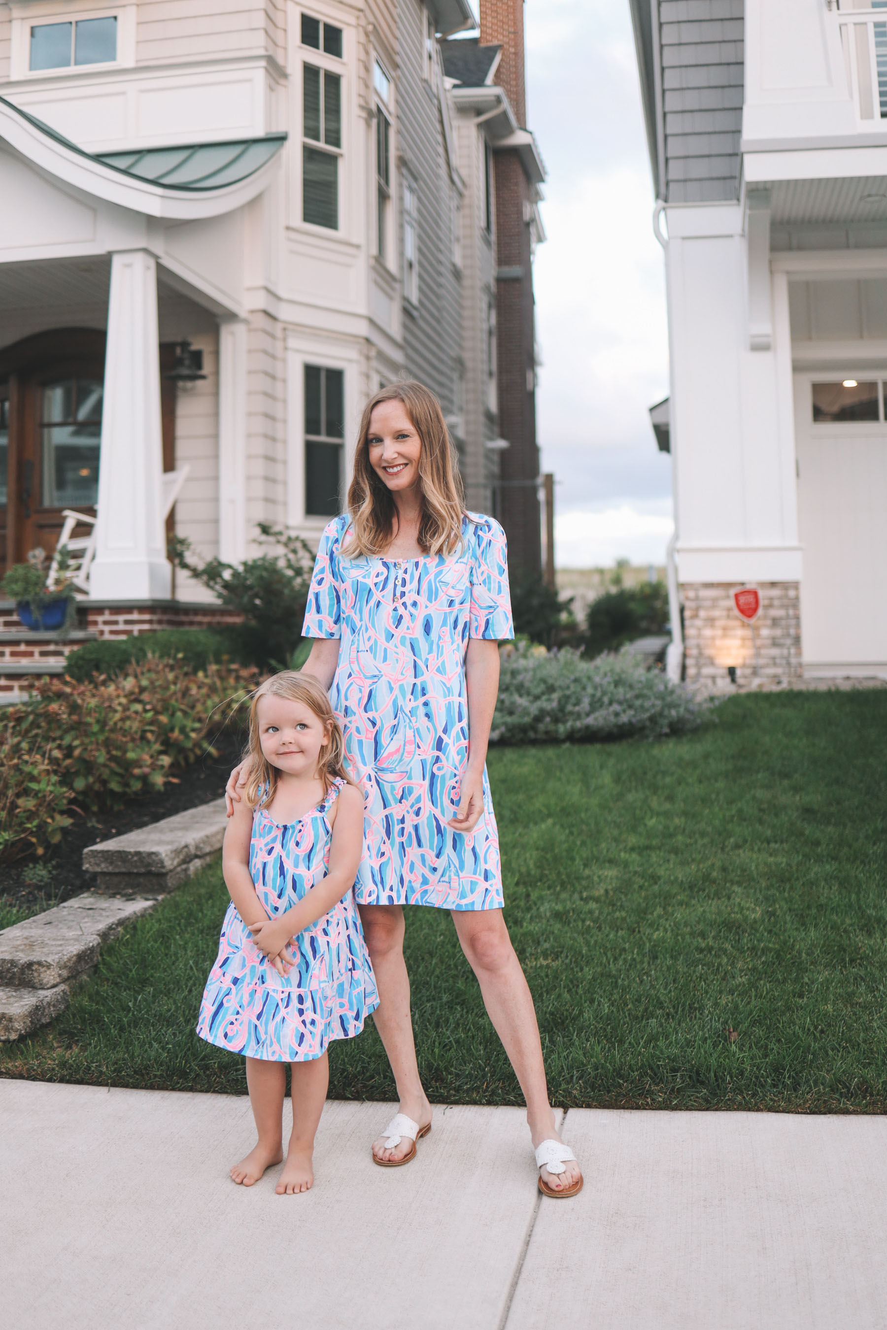 Lilly Pulitzer APS Outfit Try-On