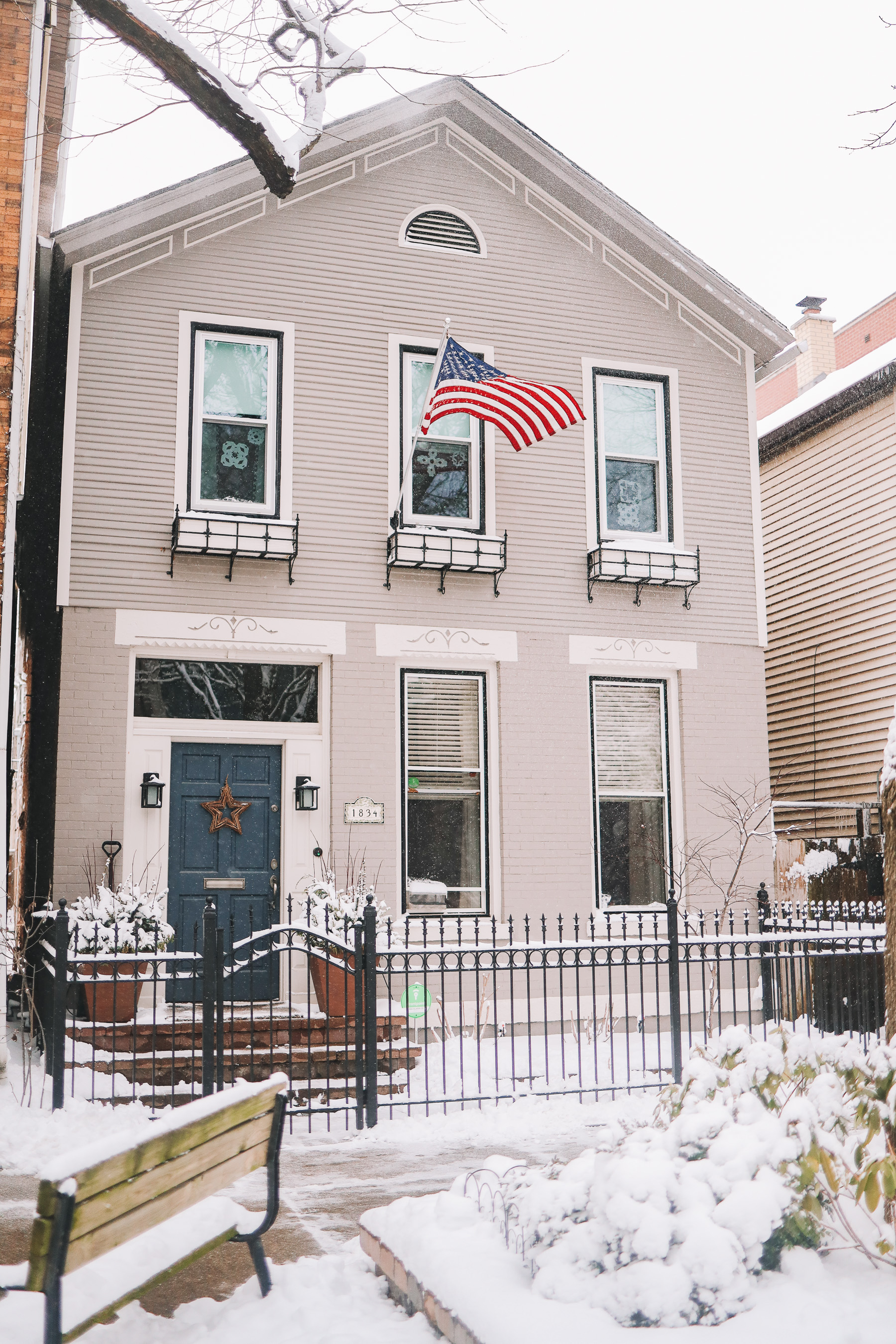 american house winter snow