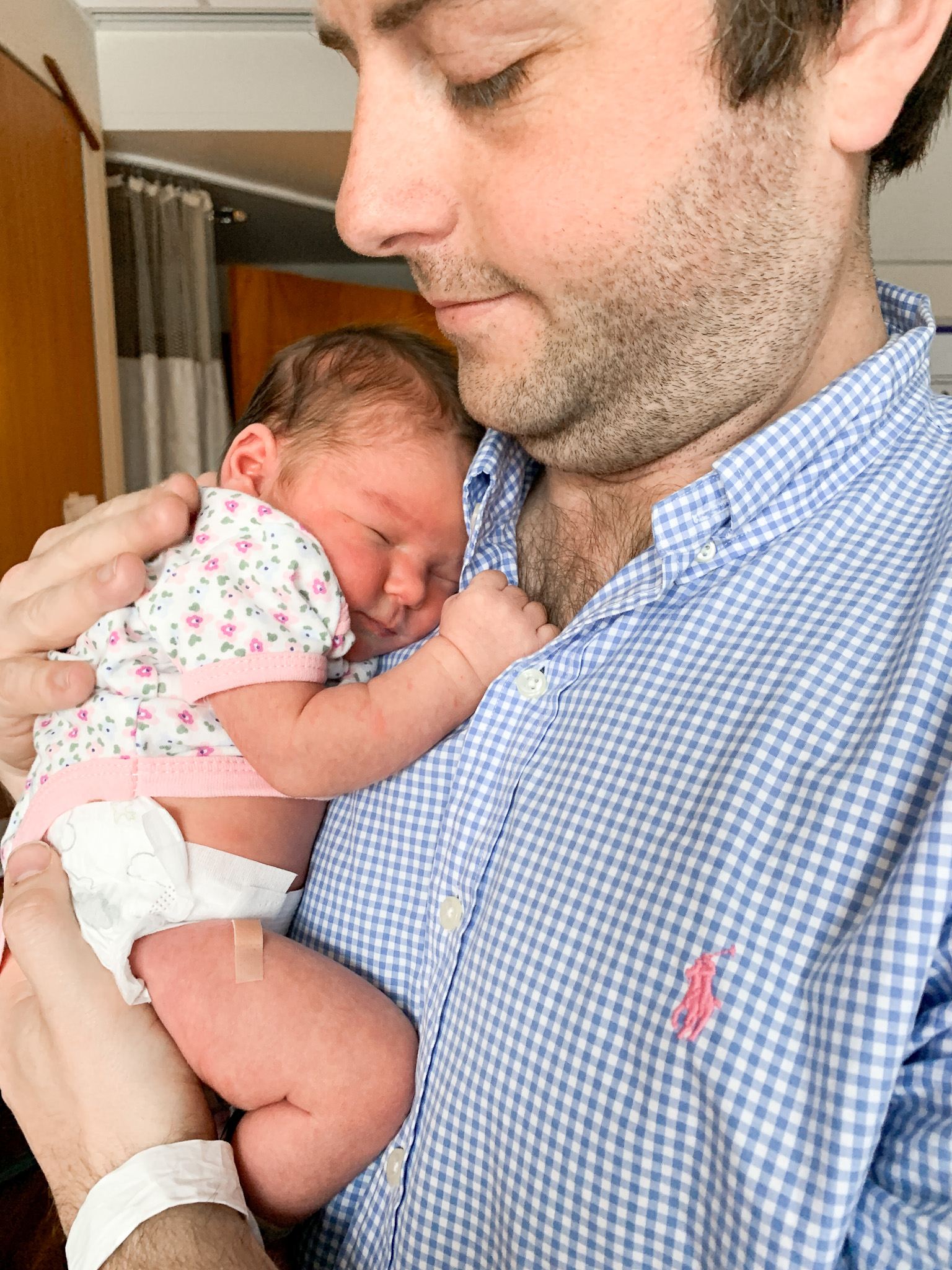 dad and newborn girl | Lucys Delivery Story