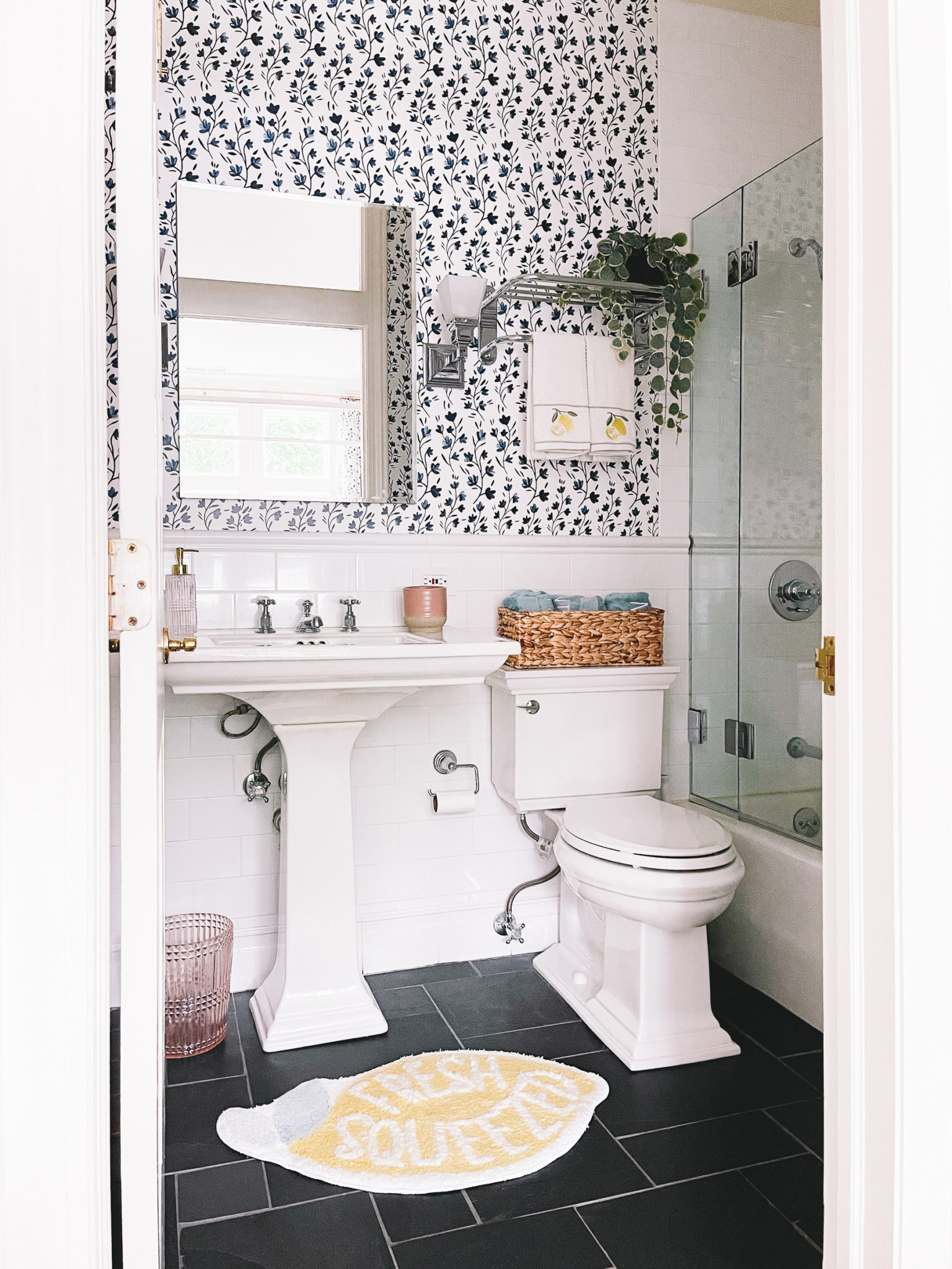 Lucy's Lemon Bathroom | Kelly in the City | Lifestyle Blog
