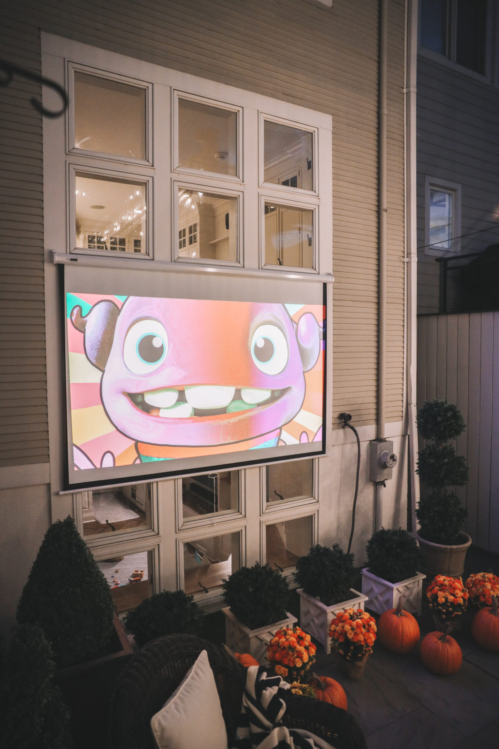 How to Make an Outdoor Movie Theater Kelly in the City