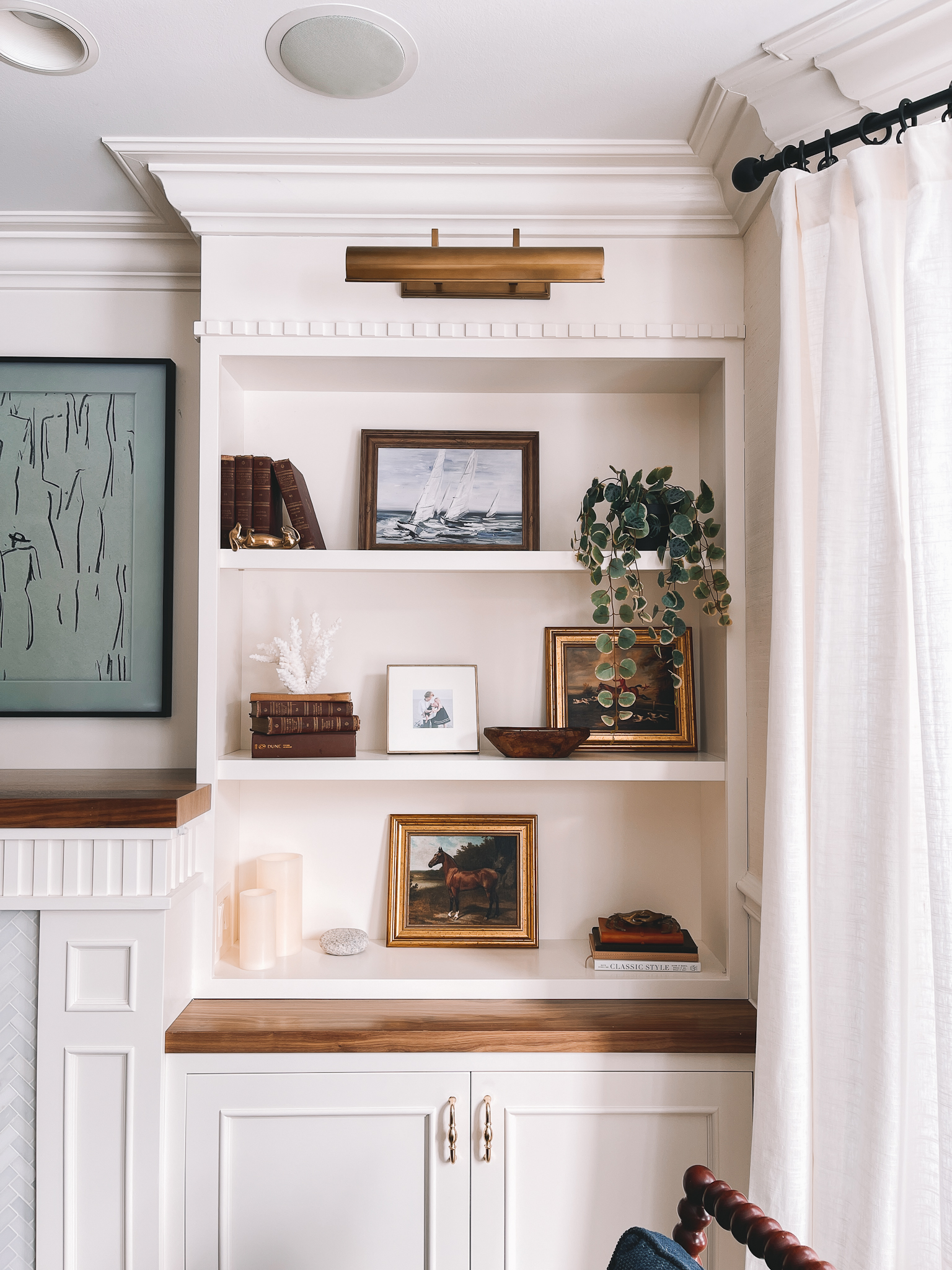 Mastering the Art of Decorating Shelves in Your Living Room