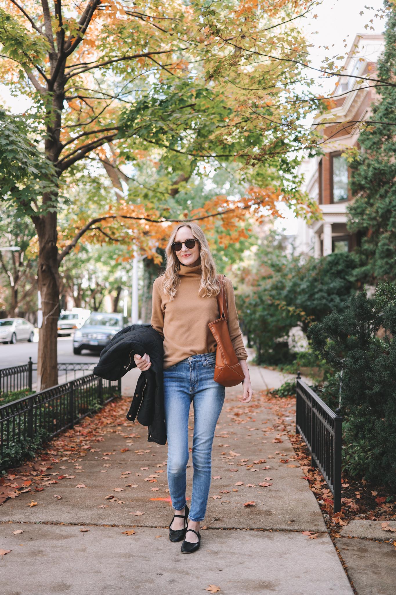 10+ Ways to wear black leggings with a chambray top - Lucy Lou & Co.